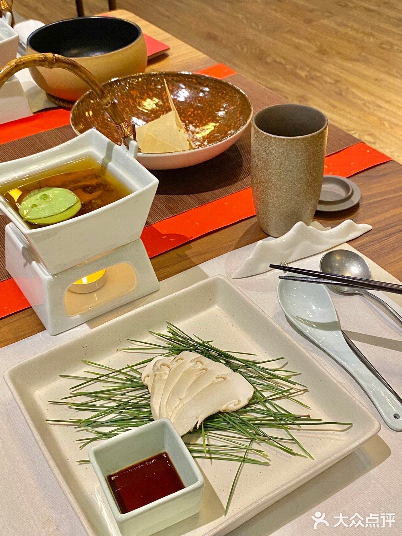 我们大概是六点多左右到的天台风景很美！