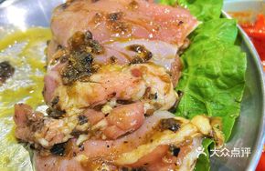 Stir-Fried Chicken Leg with Roasted Peppers