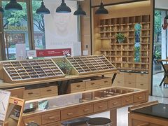-宝丽眼镜(湖墅店)