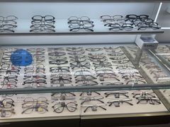 -美式眼镜·授权蔡司.依视路.尼康.豪雅.明月(南翔印象城店)