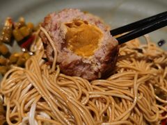 咸蛋黄狮子头-老外婆本帮面(塔城路店)