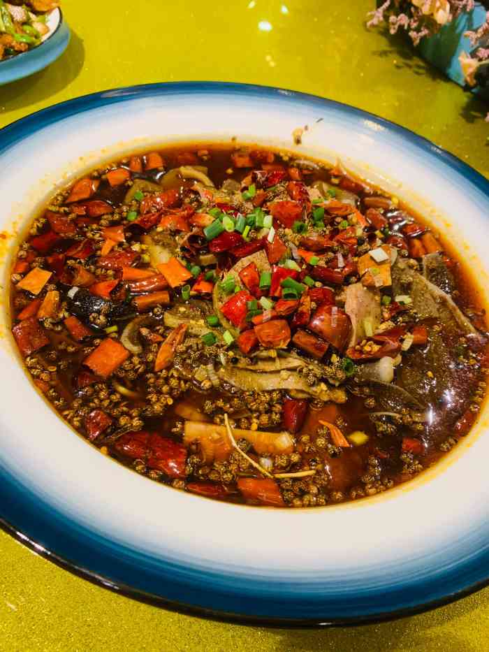 红尖椒食府(南花园店)-"[薄荷]环境:环境,我觉得没有特别的好.