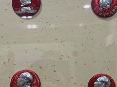 -毛泽东像章珍藏馆