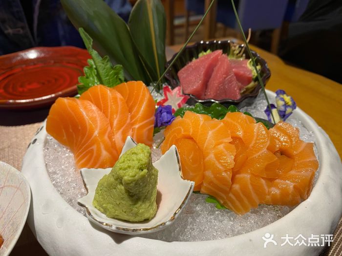木鱼料理三文鱼刺身图片