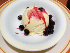 蓝莓香草冰淇淋-萨莉亚意式餐厅(常州环球港店)