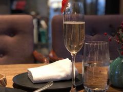 草莓气泡酒-Carbon莫卡哆·意大利复古集市餐厅(杭州大厦店)