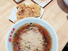 蛋汁大排面-朱鸿兴面馆(镇湖店)