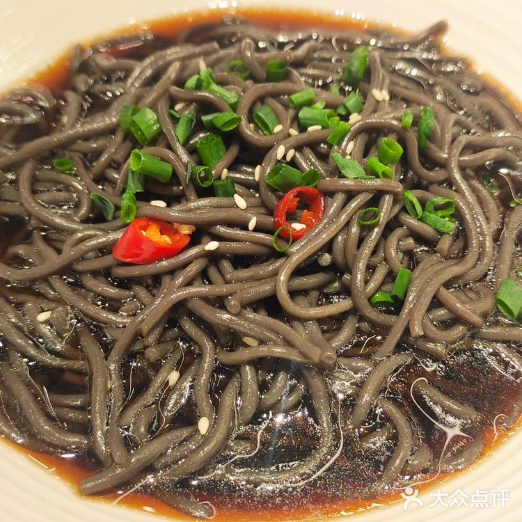 不输牛蛙。烤鸭也很让人惊艳,没想到不输烤鸭店