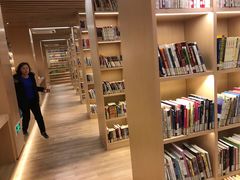 -漕河泾街道图书馆(漕河泾社区文化活动中心店)