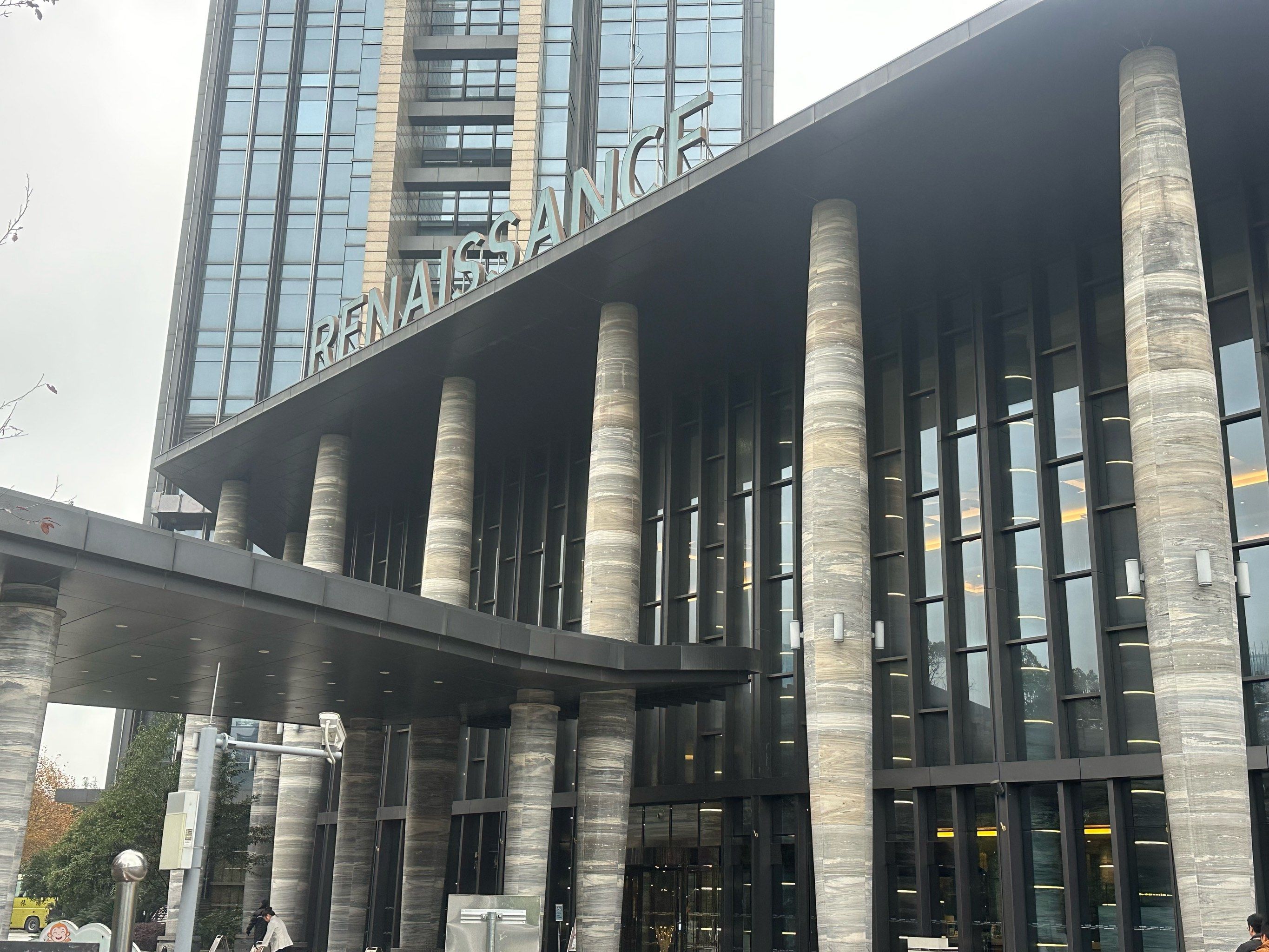 一家国际品牌的五星级酒店,酒店的大堂高档上档次