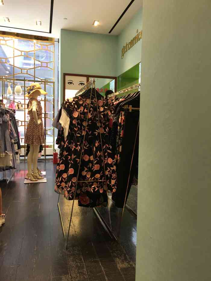 katespade(成都远洋太古里店)-"这个牌子也是莫名在国内就火起来,国内