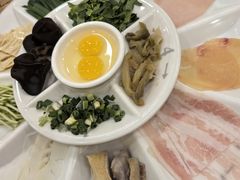 清鲜无穷过桥米线-花馬肆.云南过桥米线(汉神购物广场现场熬汤店)