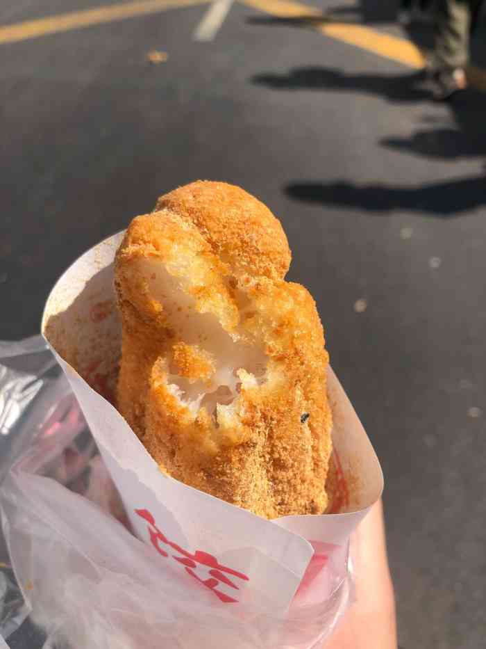 李氏酥饺(水塔店)-"据说是传统的武汉小吃,在旁边买芝麻糊就顺.