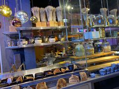 面包甜点陈列柜-咕嘟草帽鱼·牛奶一样的鲜鱼汤(包河万达广场创始店)