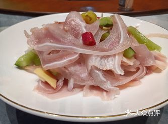 年的小玲金狮店居然悄悄放大招