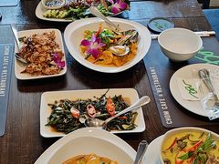 -Chom Cafe and Restaurant