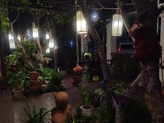 -Chom Cafe and Restaurant