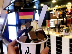 酸奶冰淇淋-JW德国冻酸奶Frozen Yogurt(龙湖成都滨江天街店)