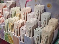 -名创优品(北京新中关购物中心地铁层店)