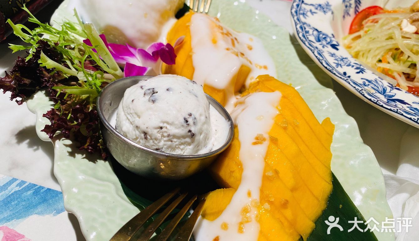 这回补了上回没吃上的芒果饭和春卷儿