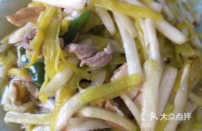 Fried Pork Shreds with Tofu Skin and Chives