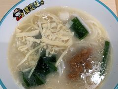 -灵芝妹子海鲜米线(劳动公园店)