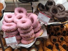 草莓甜甜圈-山崎面包(静安久光店)