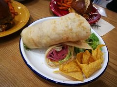 蜂蜜火腿三角豆泥拉法-HELLO 27 意面·沙拉·帕尼尼