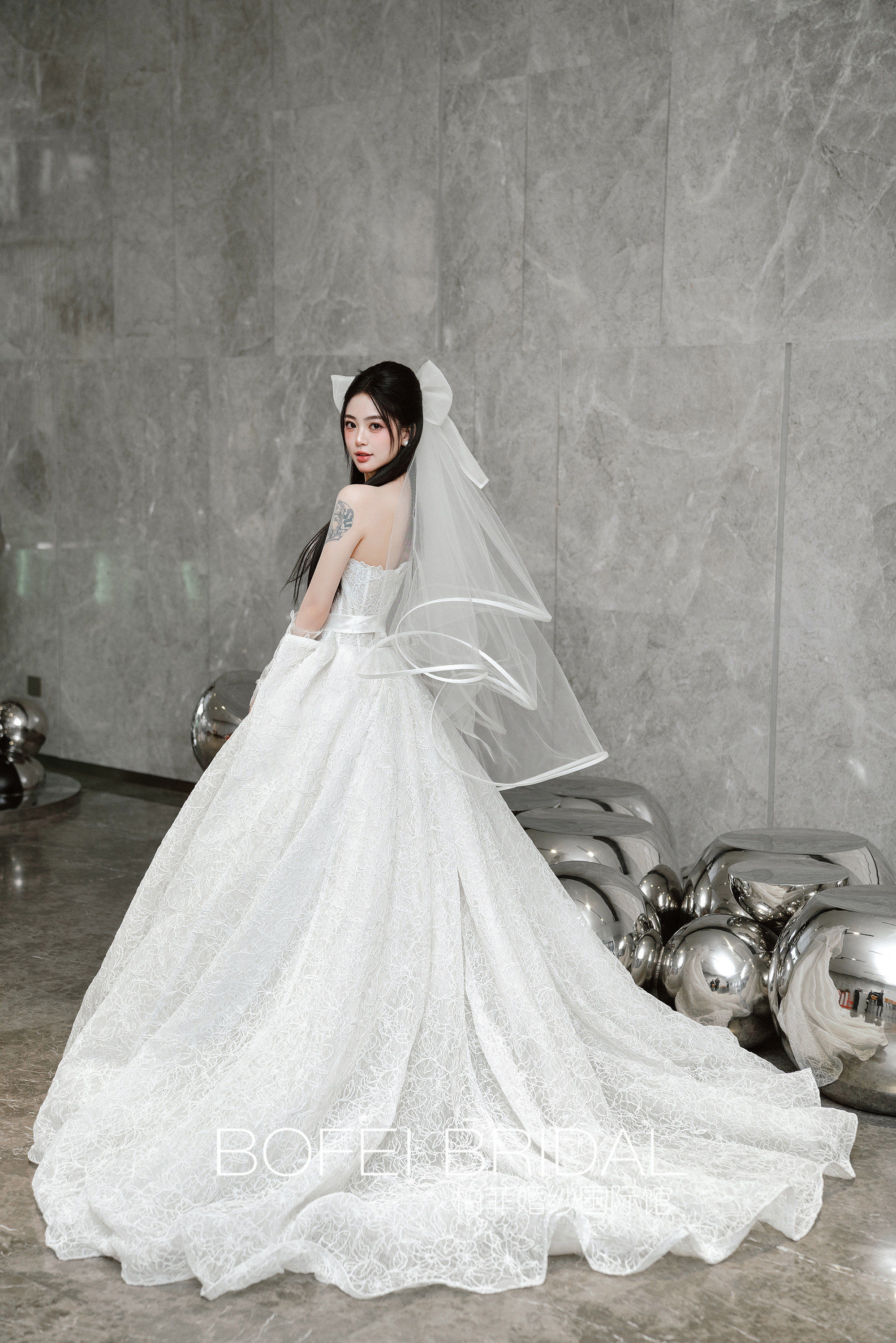 浪漫的抹胸蕾丝婚纱👰