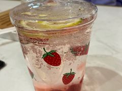 草莓气泡水-Sweet cat·星愿猫咖(国贸大厦店)