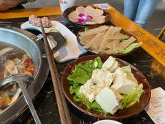 -憨孃孃·重庆老火锅(红山黑金店)