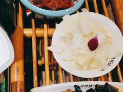 -老牌坊云南鱼豆花火锅(哈西万达店)