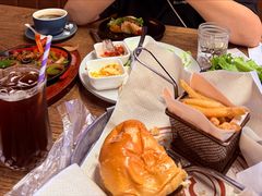 -BOURBON 玻本美式餐厅酒吧(虹桥新天地店)