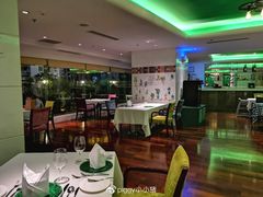 -深圳富苑皇冠假日套房酒店