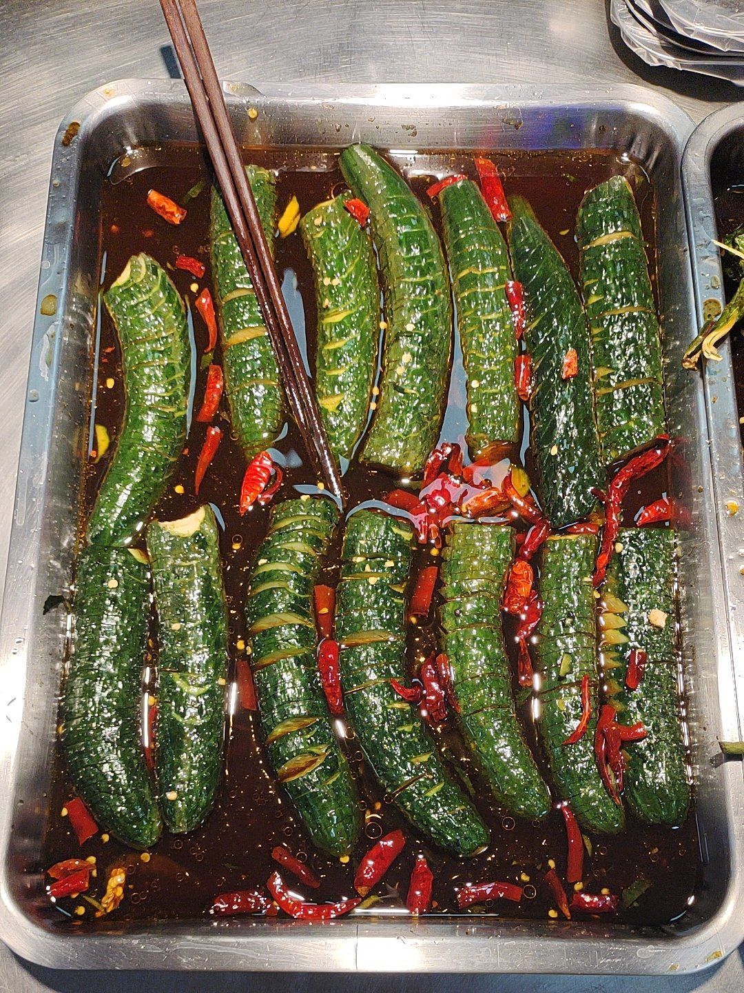 地方大,干净卫生,面条劲道爽滑,量大实惠,有美团套餐,有卤蛋,甜不辣.