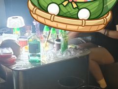 -瓦伦丁主题制服酒吧