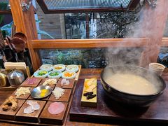 -银米·云南传统过桥米线(双廊黑金冠店)