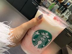 草莓酸奶星冰乐-星巴克臻选(重庆大融城店)