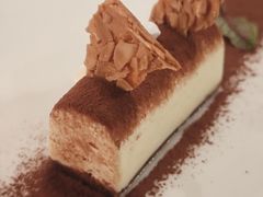 提拉米苏配杏仁脆片-Ponte 意大利餐厅