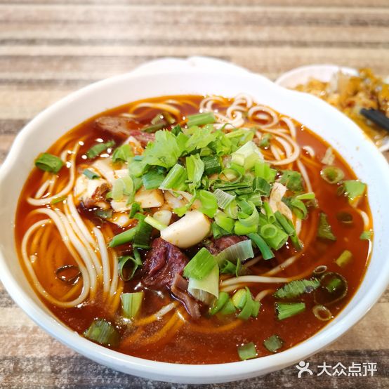 半岛红烧牛肉面馆(阿坝店)