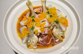 Steamed Three Delicacies with Chicken Broth and Yellow Pepper