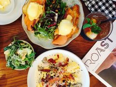 熏三文鱼班尼迪克蛋-ROAST coffee & eatery