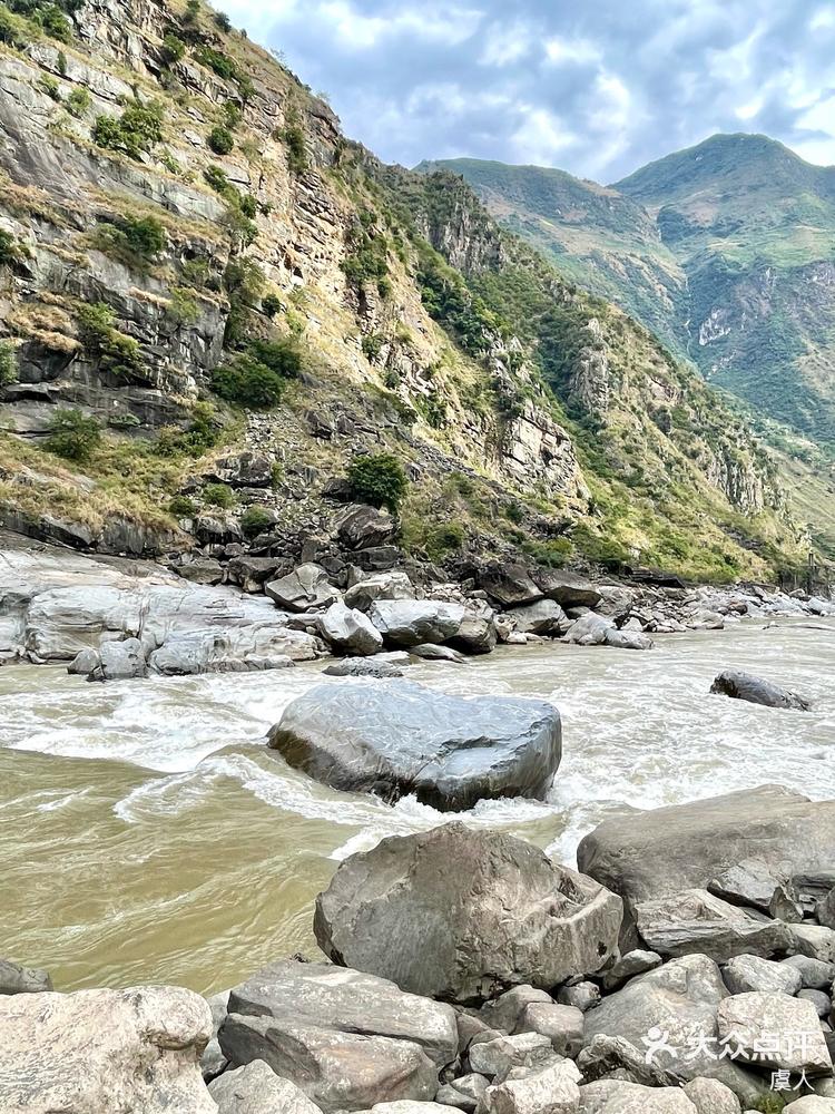 虞人 1月23日 12:46 关注 怒江老虎跳 老虎跳,怒江上的"虎跳峡"