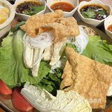 云南人自己喜欢得酸汤火锅，斗南附近最具特色得