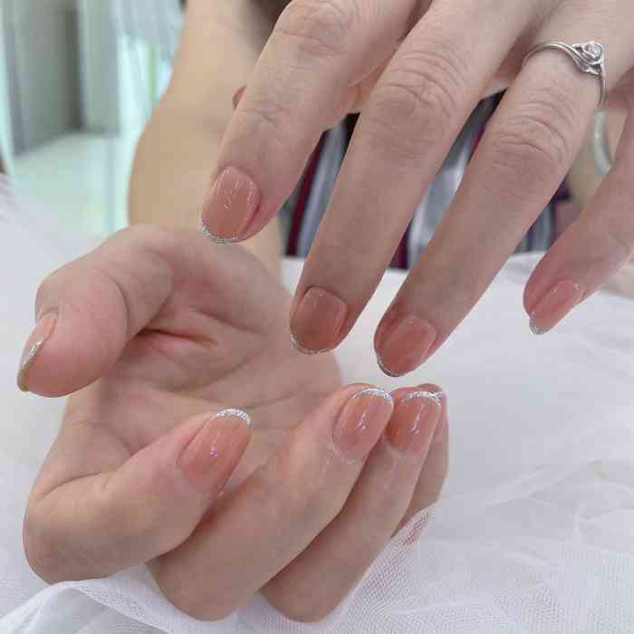 赫拉美甲美睫店(阳光世纪店)-"花了300块钱做了个甲片延长,第一次做得