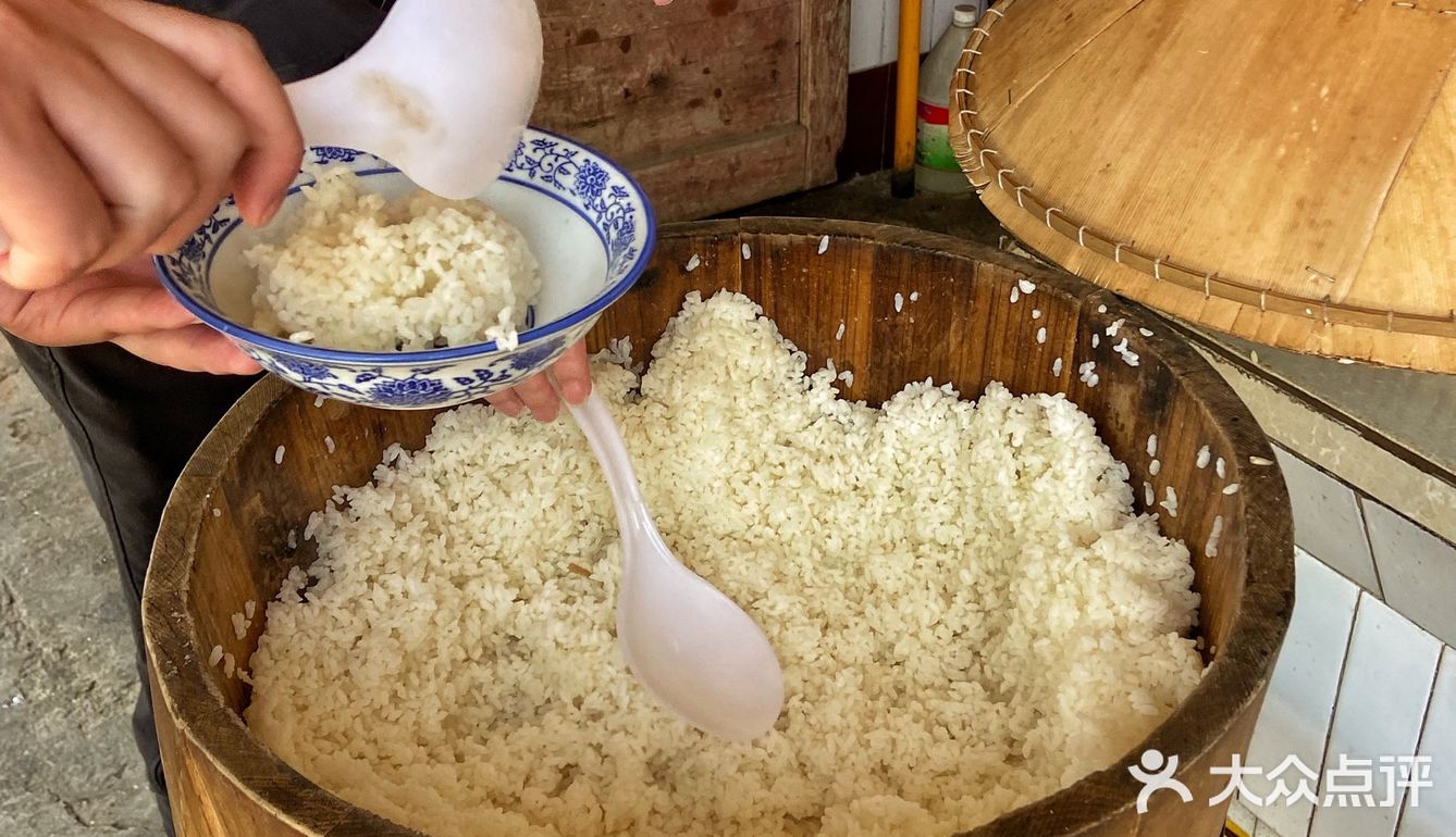 乡镇卡卡里的老馆子，11点就像吃酒一样，人均25吃饱