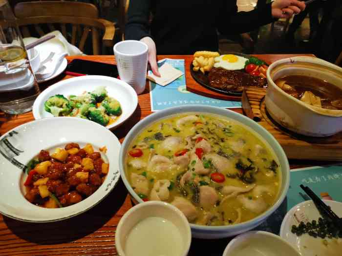 打分 情人节过来吃饭,环境,味道都不错