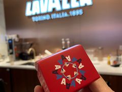 -LAVAZZA 拉瓦萨咖啡(北外滩来福士店)