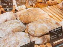 -天井·丑面包搭咖啡