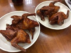 红烧乳鸽-煲煲掂风味煲仔饭餐厅(西区店)